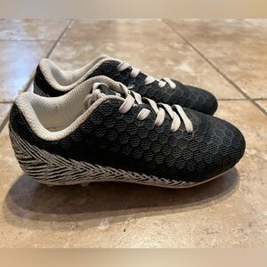 Bomkinta FG Boys /Girls Black/White Soccer Sneakers - sz. 11